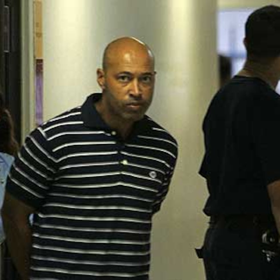 Héctor Rafael Ponce Ayala se declaró culpable en el 2010 por el asesinato de su esposa, tras llegar a un acuerdo con la Fiscalía de Bayamón para reclasificar la acusación a asesinato atenuado.