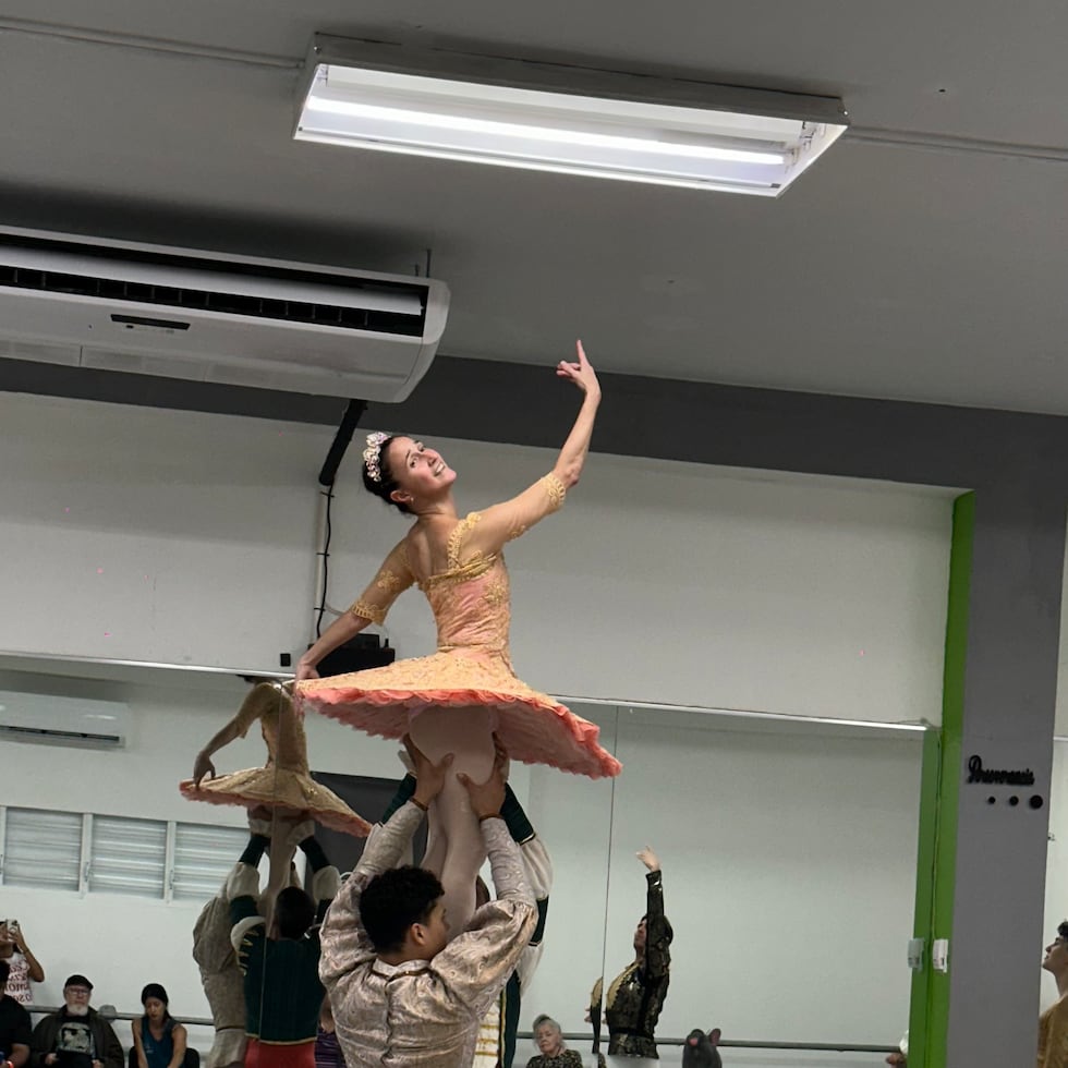 La compañía de Mauro Ballet presenta el clásico "La Bella Durmiente".