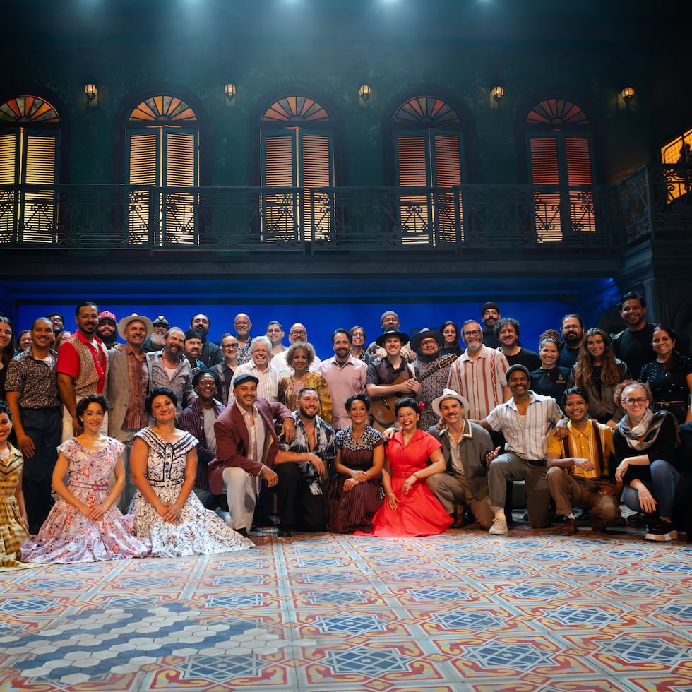 El elenco de Buena Vista Social Club, junto a Lin-Manuel Miranda.