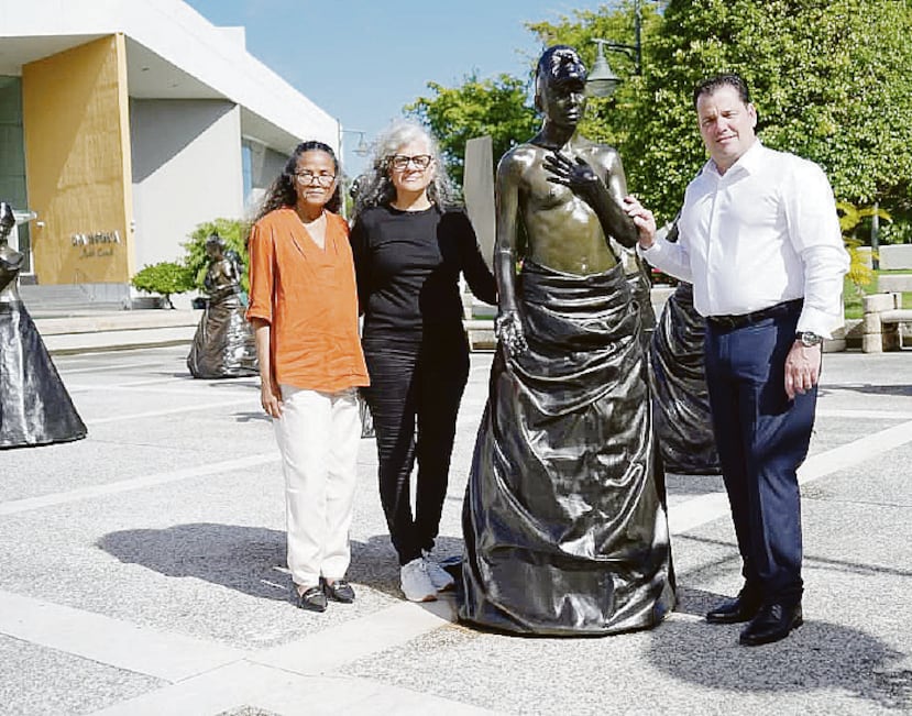 De izquierda a derecha, Sol E. Rivera Delgado, conservadora de pintura del Museo de Arte de Puerto Rico, Annex Burgos y Jetppeht Pérez de Corcho Morgado.