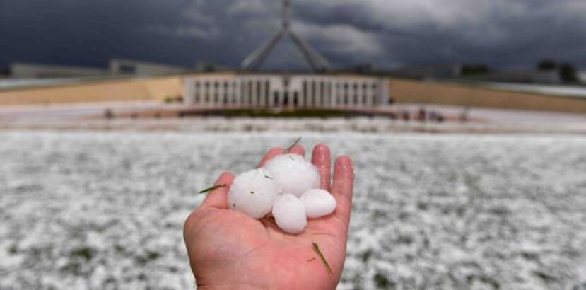 En Camberra la caída de granizos del tamaño de pelotas de tenis causó daños en vehículos y árboles; mientras que en el oeste de Sídney las esferas eran más pequeñas, del tamaño de pelotas de golf. (EFE)