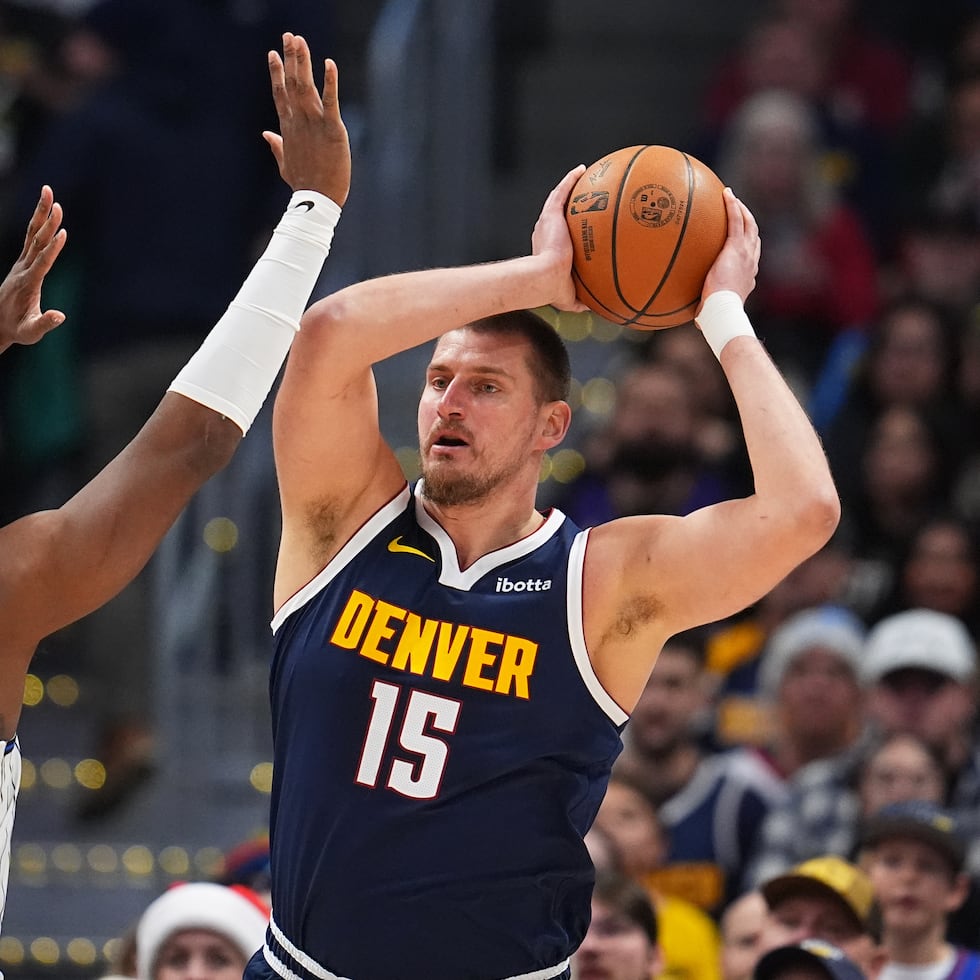 El serbio Nikola Jokic, de los Nuggets de Denver, encabezará el elenco de la escuadra del Mundo.