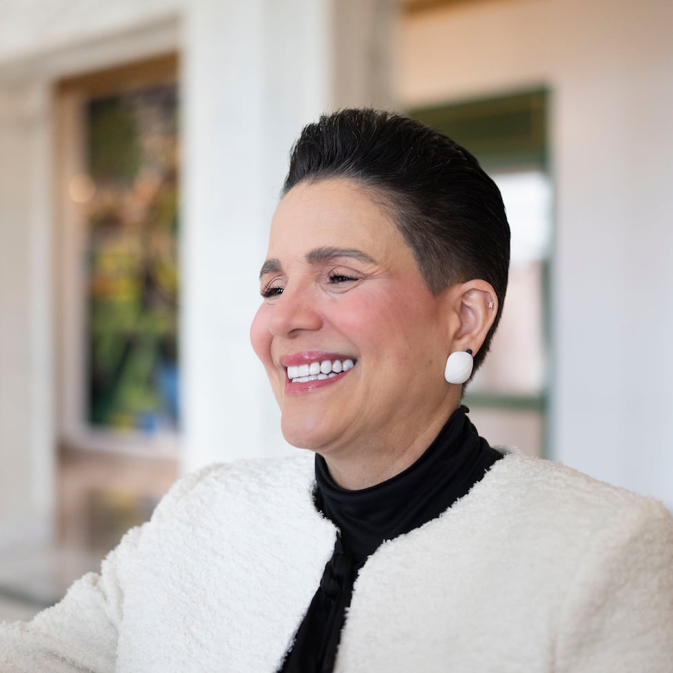 Janet Parra, quien no fue confirmada como secretaria de Justicia, tiene dos contratos con el gobierno vigentes hasta junio de 2026, y ahora ocupa una portavocía en La Foraleza.
Foto por:
Xavier Araújo | GFR Media
xavier.araujo@gfrmedia.com
Araujo