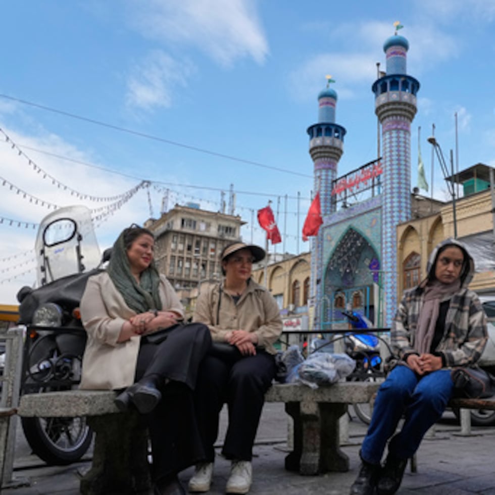 Los ataques aéreos dañaron 20,000 fábricas, alrededor del 20% de las unidades de producción de Irán.