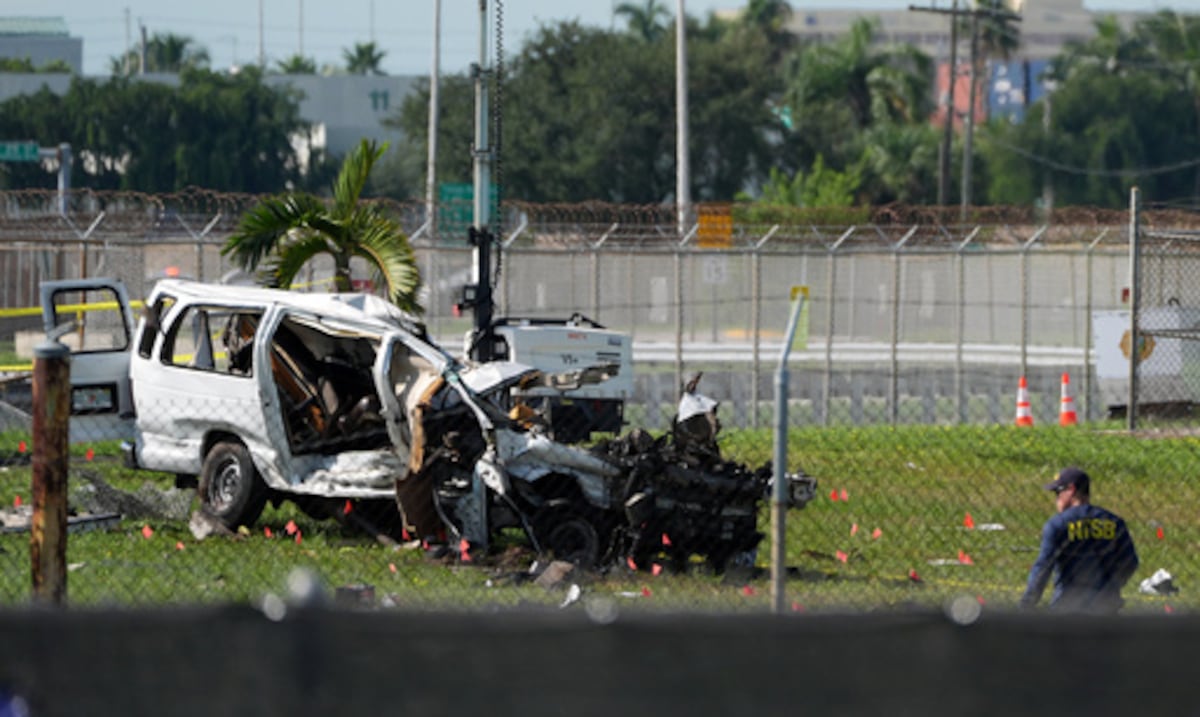 Cinco muertos al salirse de pista avión de carga de Amazon en Miami; víctimas eran personal de limpieza