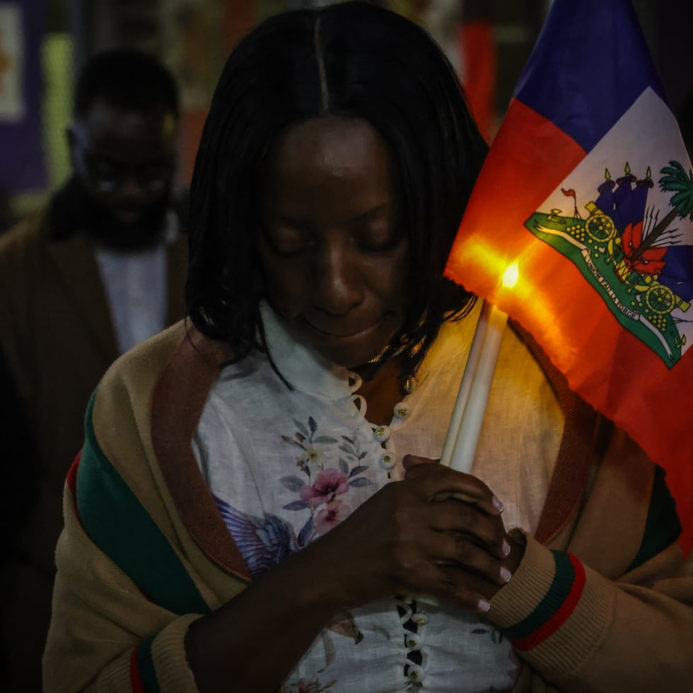 Haití vive una crisis social, económica y política que provoca que muchos de sus ciudadanos busquen cómo salir del país, incluyendo recursos humanitarios de migración.