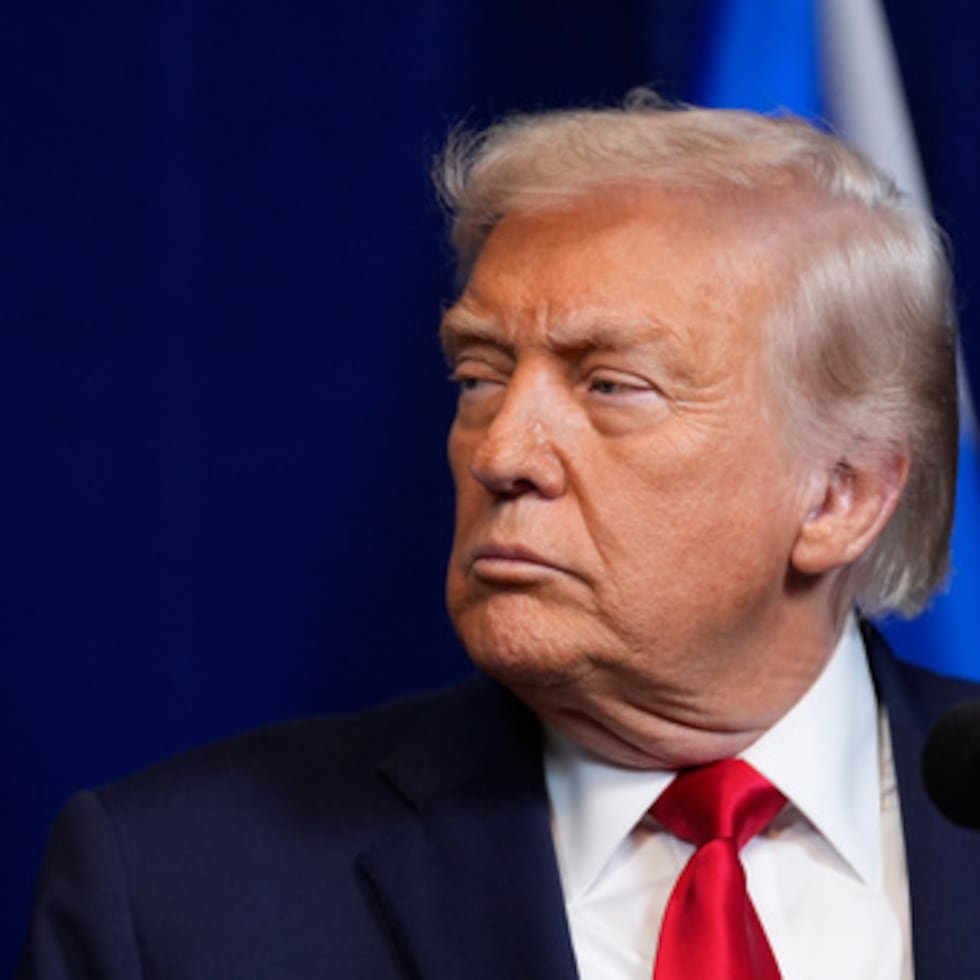 El presidente estadounidense, Donald Trump, alega que los ataques son necesarios para frenar el flujo de drogas hacia Estados Unidos, y afirma que Estados Unidos está involucrado en un "conflicto armado" con cárteles del narcotráfico.