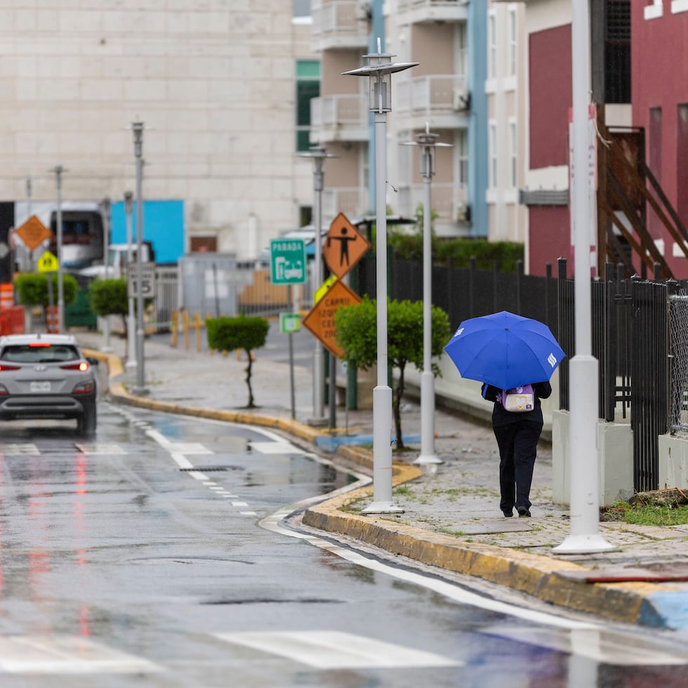 During the night, the downpours could move to sectors of the eastern interior and later to other areas of the interior of the island.