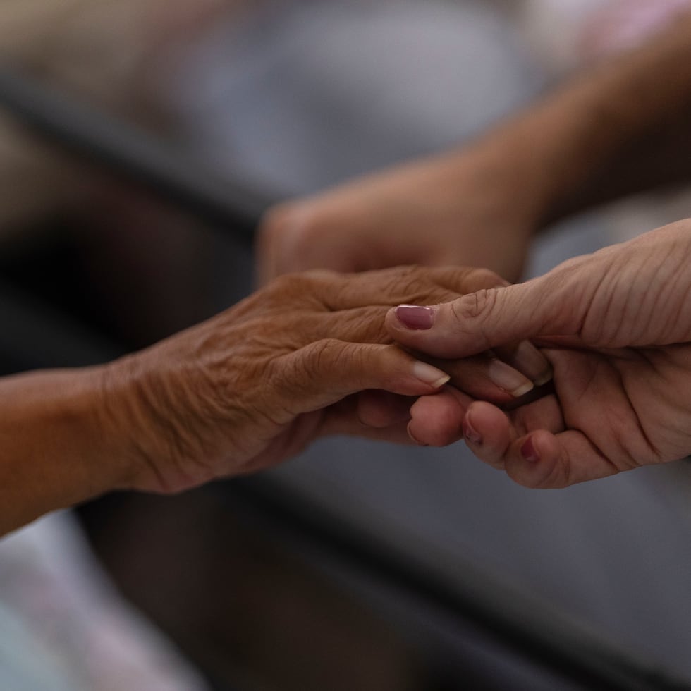 En cada sitio, los encuestadores visitaron los hogares de los participantes, entrevistando a todos los adultos mayores de 65 años que dieron su consentimiento.