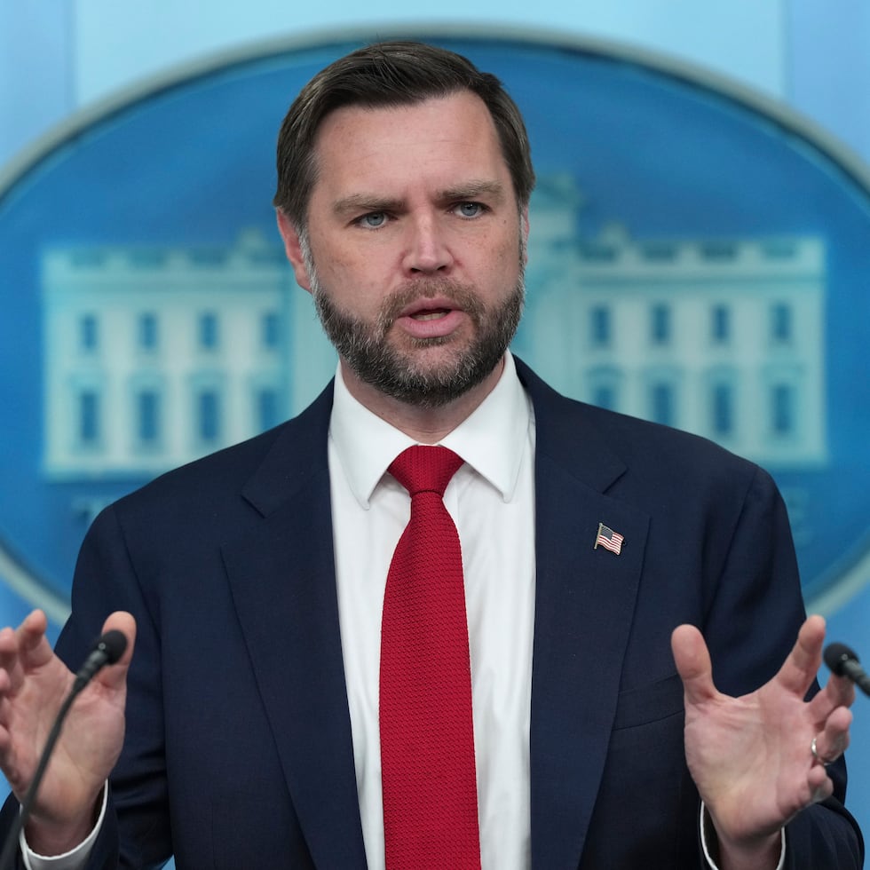 El vicepresidente JD Vance ofrece una conferencia de prensa en la Casa Blanca, el 18 de junio en Washington.