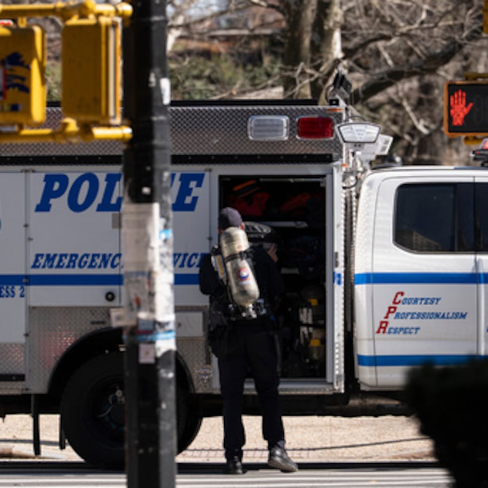 El lunes por la noche, técnicos en explosivos del FBI llevaron a cabo detonaciones controladas de los residuos de explosivo encontrados en un almacén público de Langhorne (Pensilvania), cerca de donde vive la familia de uno de los dos detenidos.