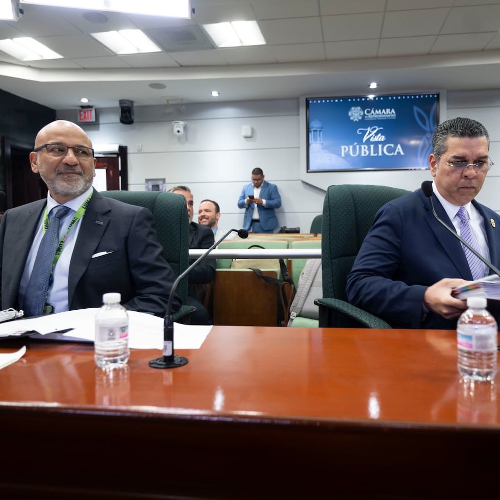 El presidente de LUMA, Juan Saca (izquierda), y el zar de Energía y jefe de la AAPP, Josué Colón, coincidieron hace unas semanas en una vista cameral.