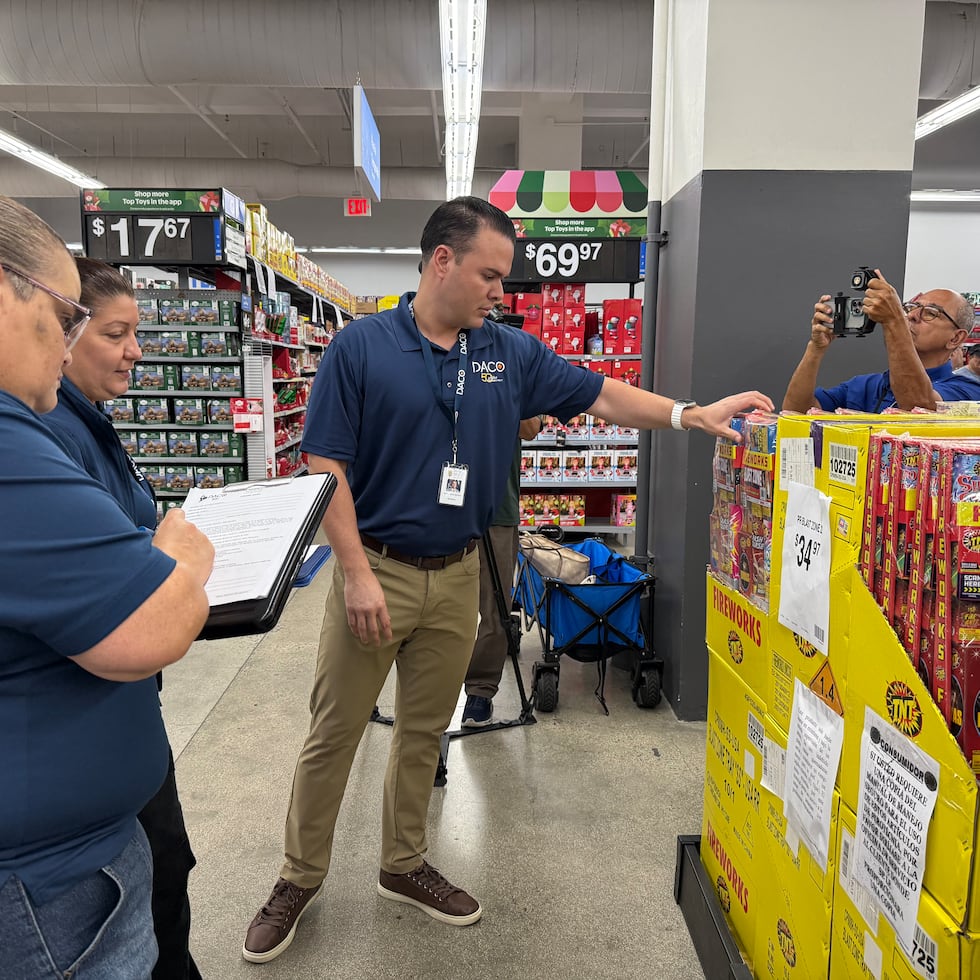Se trata del primer operativo en el que participa Torres Montalvo como secretario designado del DACO bajo la administración de Jenniffer González Colón, luego de que la gobernadora destituyó hace 10 días a Valerie Rodríguez Erazo, quien lideró la agencia durante ocho meses y medio.