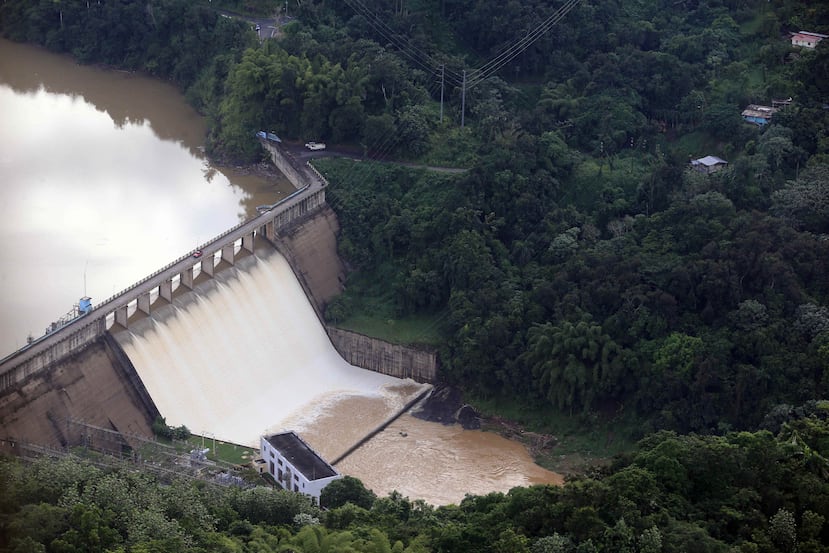 Imagen aérea del Lago Dos Bocas en Utuado.