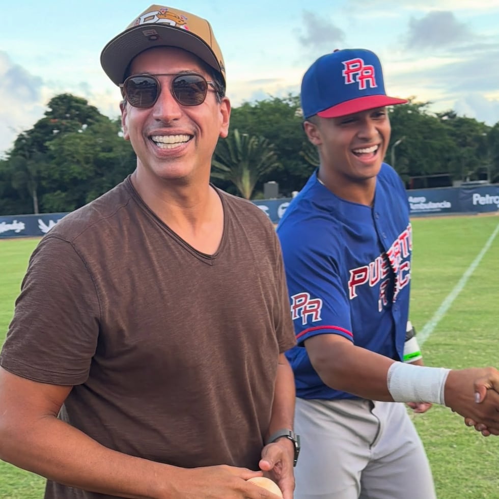 El propietario de los Padres de San Diego, José E. Feliciano, interactuó con jugadores puertorriqueños y con el cuerpo técnico.