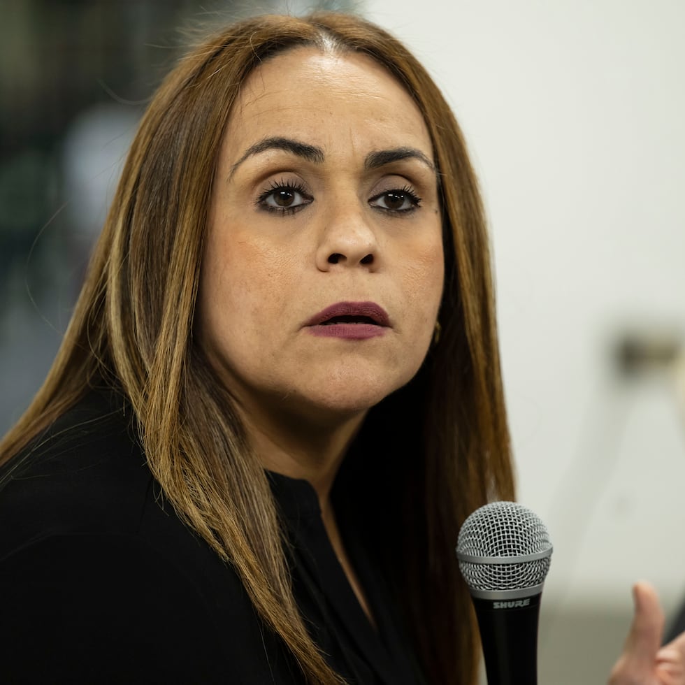 La ex presidenta alterna de la CEE Jessika Padilla Rivera concedió el bono especial a 65 empleados exentos, incluyéndose.
