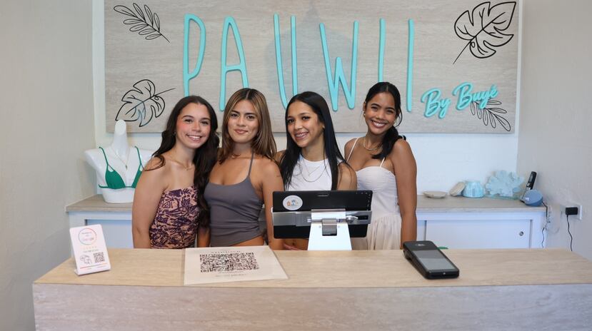 La CEO, a la derecha, elogia al equipo de mujeres talentosas que trabajan con pasión para seguir haciendo crecer a Pauwii.