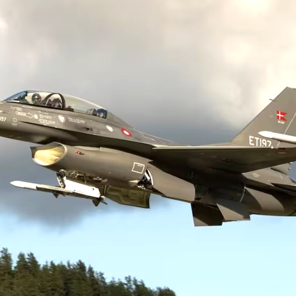 Un F-16 de la Fuerza Aérea danesa, piloteado por el capitán "Teo", uno de los pilotos que trajo los primeros 6 cazas a la Argentina.