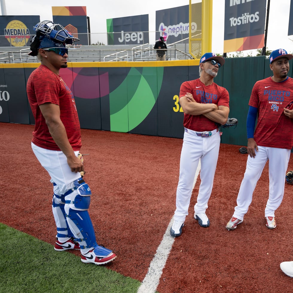 Luis Hernández, a la izquierda, comparte con José "Cheo" Rosado, Edwin "Sugar" Díaz y Juanchi Nieves.