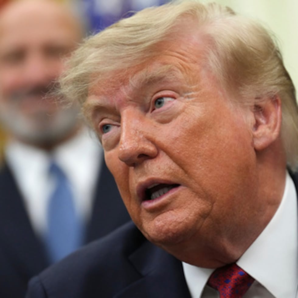 Donald Trump advierte de respuestas cada vez más contundentes ante las represalias de Teherán, lo que agrava el conflicto.