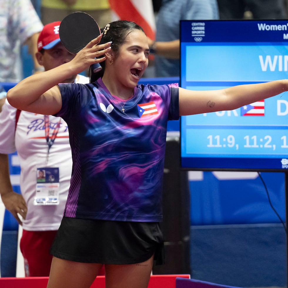 Adriana Díaz reacciona tras vencer a la mexicana Clío Bárcenas en la final de sencillos.
