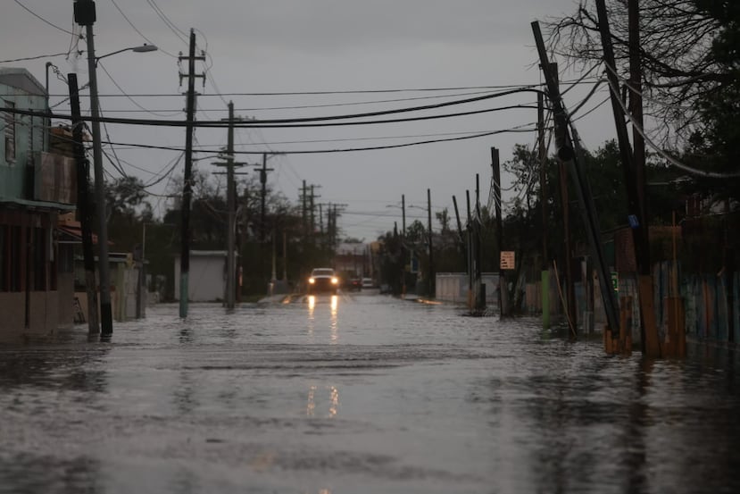 Inundación en la avenida Padre Noel de Ponce.