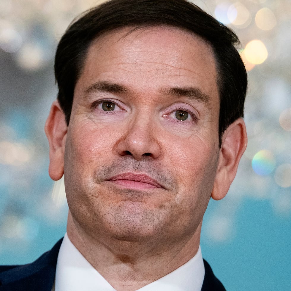 El Departamento de Estado e Estados Unidos manifestó el miércoles que había instruido a los oficiales consulares a detener las solicitudes de visas de inmigrante de los países afectados.