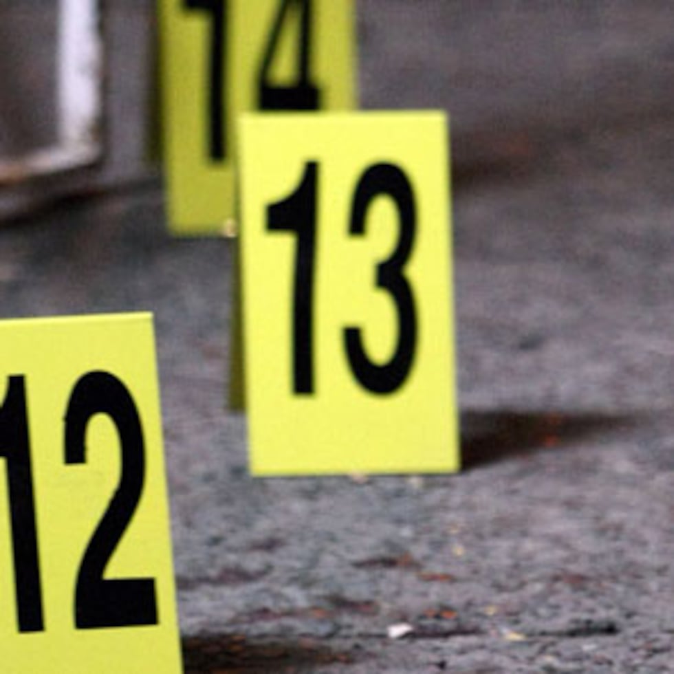 La Policía investiga las circunstancias en las que resultó muerto un hombre y una mujer herida, encontrados en el interior de un vehículo frente a la entrada del Jardín Botánico de la Universidad de Puerto Rico (UPR), en la carretera PR-1, en Río Piedras.