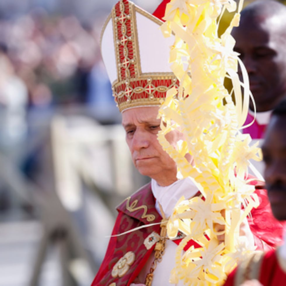 El papa León XIV preside la misa del Domingo de Ramos en la Plaza de San Pedro del Vaticano.