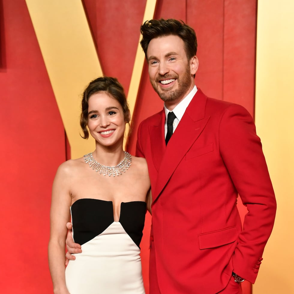 Alba Baptista y Chris Evans