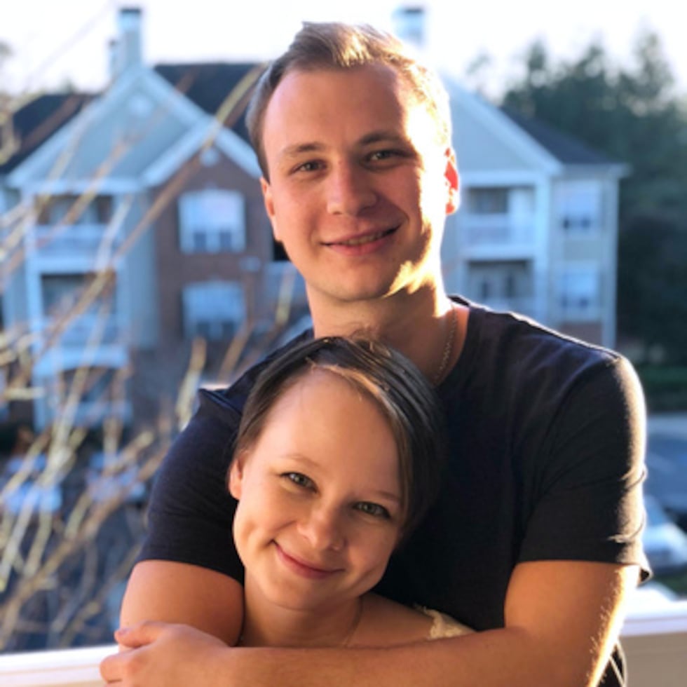 Esta foto, facilitada por la familia, muestra a Robert Gilman y a su hermana, Lexie Hudson, en Lilburn (Georgia), en 2019.