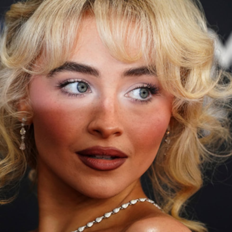 En respuesta al uso de su canción “Juno” en un montaje de vídeo que muestra las redadas del ICE, Carpenter tuiteó el martes: “Este vídeo es malvado y repugnante. No vuelvan a involucrarme a mí o a mi música para beneficiar su agenda inhumana”.