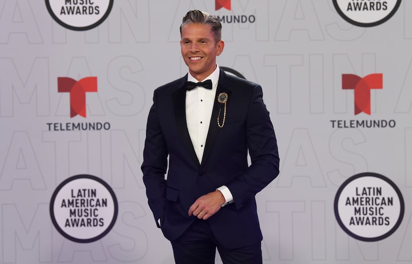 Rodner Figueroa optó por vestir de azul marino. El presentador venezolano estuvo encargado de animar la alfombra roja y el programa especial "Acceso VIP". (AP)