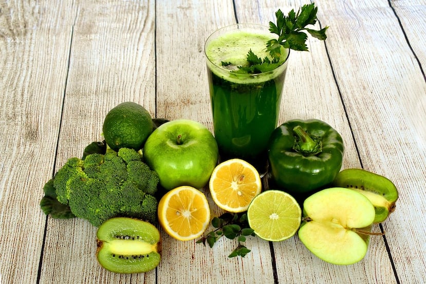 Una manera sencilla y efectiva de consumir, sobre todo las verduras que requerimos diariamente, es en un jugo verde. (Pixabay)