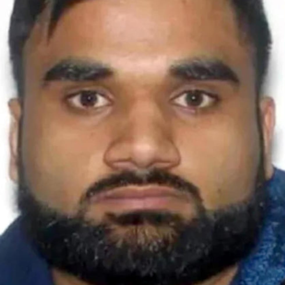 Fotografía muestra a Satinderjeet Singh, quien también utiliza el nombre de Goldy Brar y otros alias, vinculado con diversos actos violentos en el sur de California, así como en otras partes del país y Canadá.
