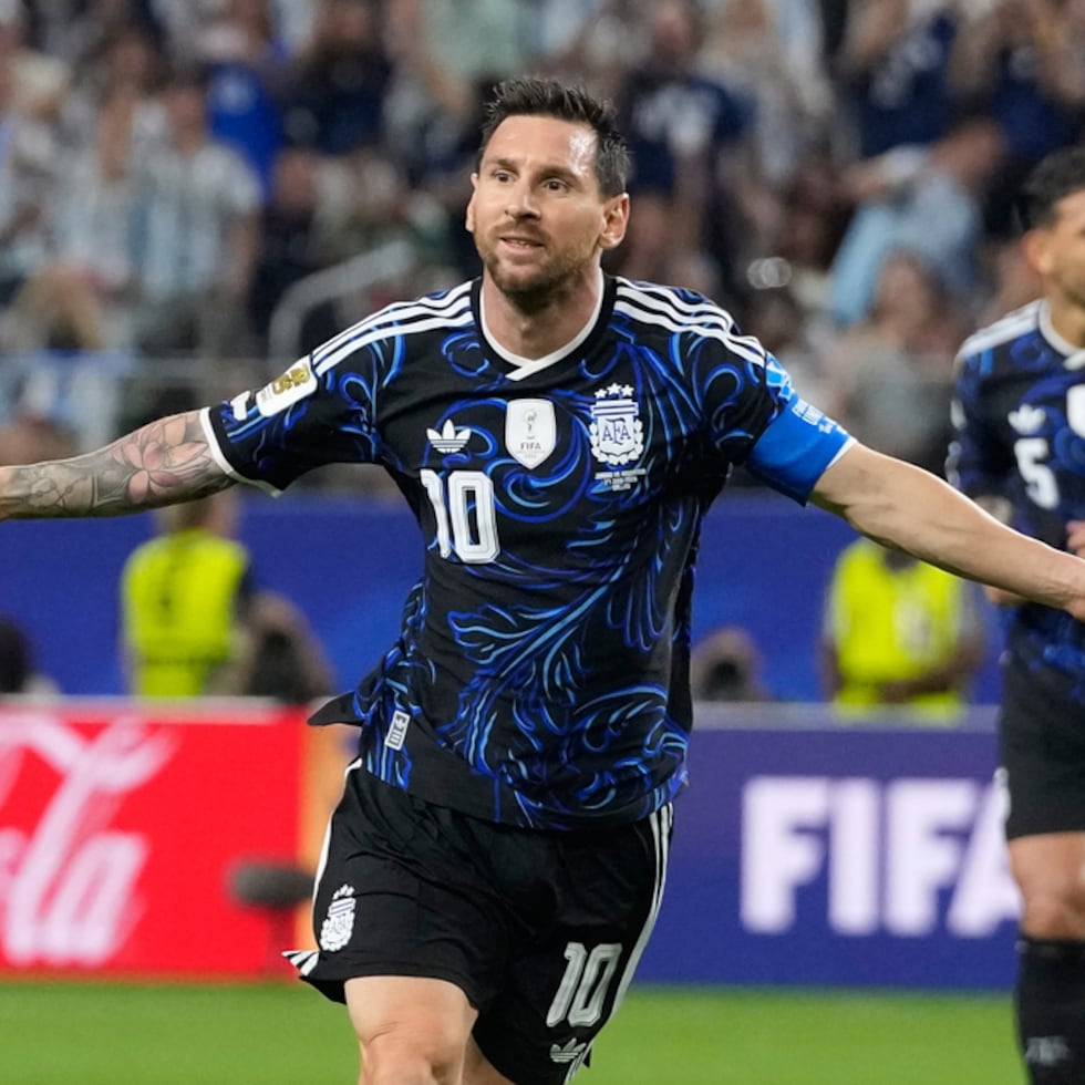 Argentina volverá a vestir de azul ante Inglaterra, un diseño inspirado en la histórica camiseta utilizada en el Mundial de México 1986.