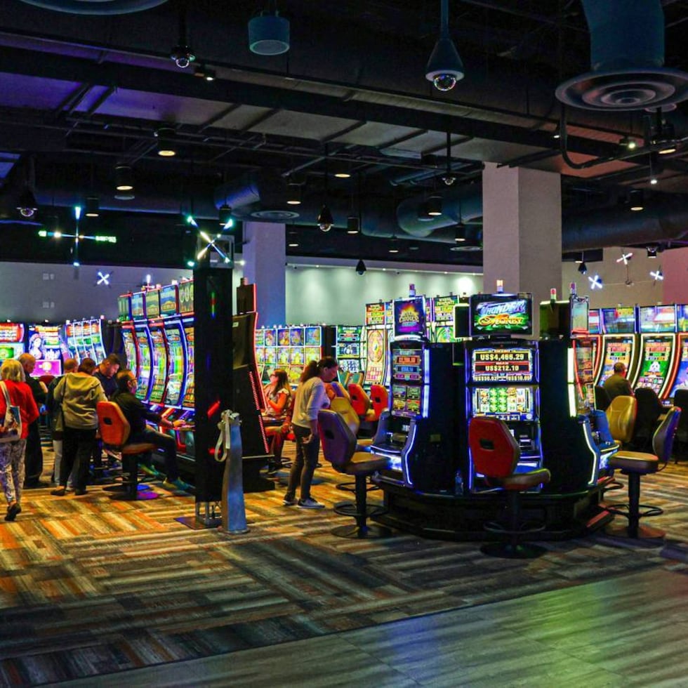 Leaders of the island's main casinos urged the prompt implementation of Law 116 of 2023, which establishes a redistribution of the income generated by slot machines between the government and casino operators.