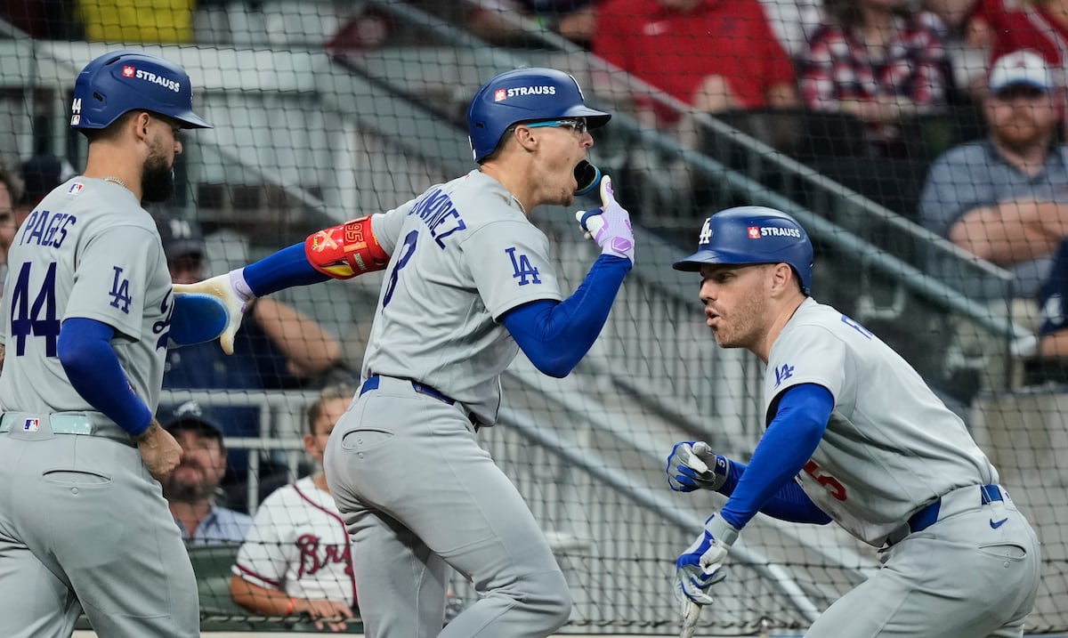 Kike Hernández jonronea y Edwin Díaz salva el juego en victoria 3-1 de Dodgers ante Bravos