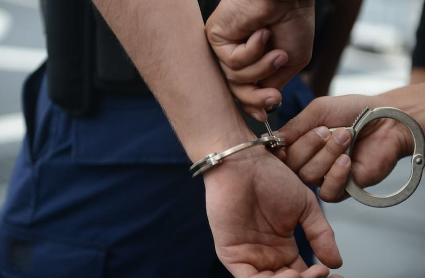 El joven de 22 años fue ingresado en la celda de la comandancia de Arecibo. (GFR Media)