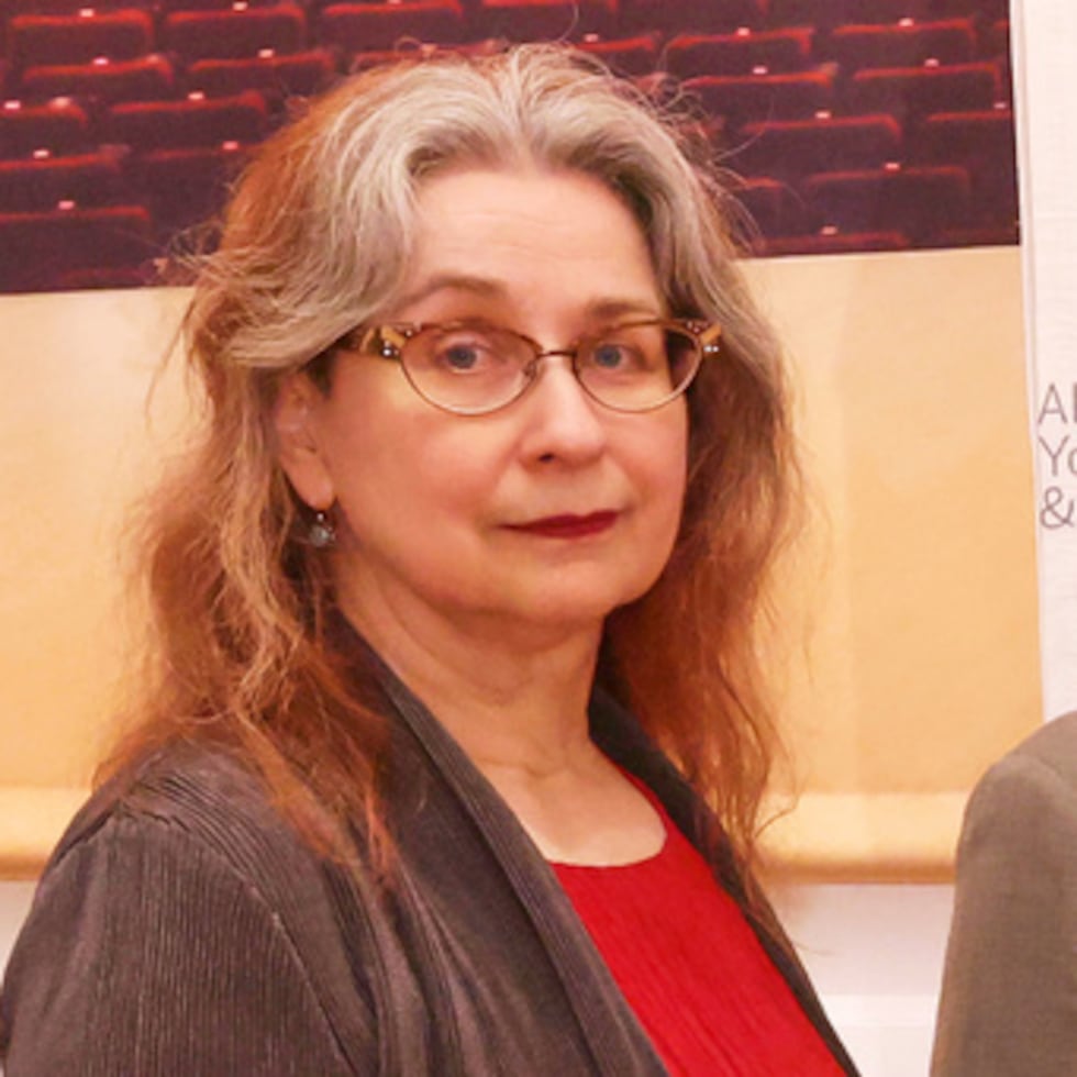 Esta imagen publicada por la Alliance for Young Artists & Writers muestra a la autora y galardonada con el Alumni Achievement Award Audrey Niffenegger en la ceremonia nacional de los Scholastic Art & Writing Awards 2025 en Nueva York el 11 de junio de 2025. (Jason DeCrow/Alliance for Young Artists & Writers vía AP)