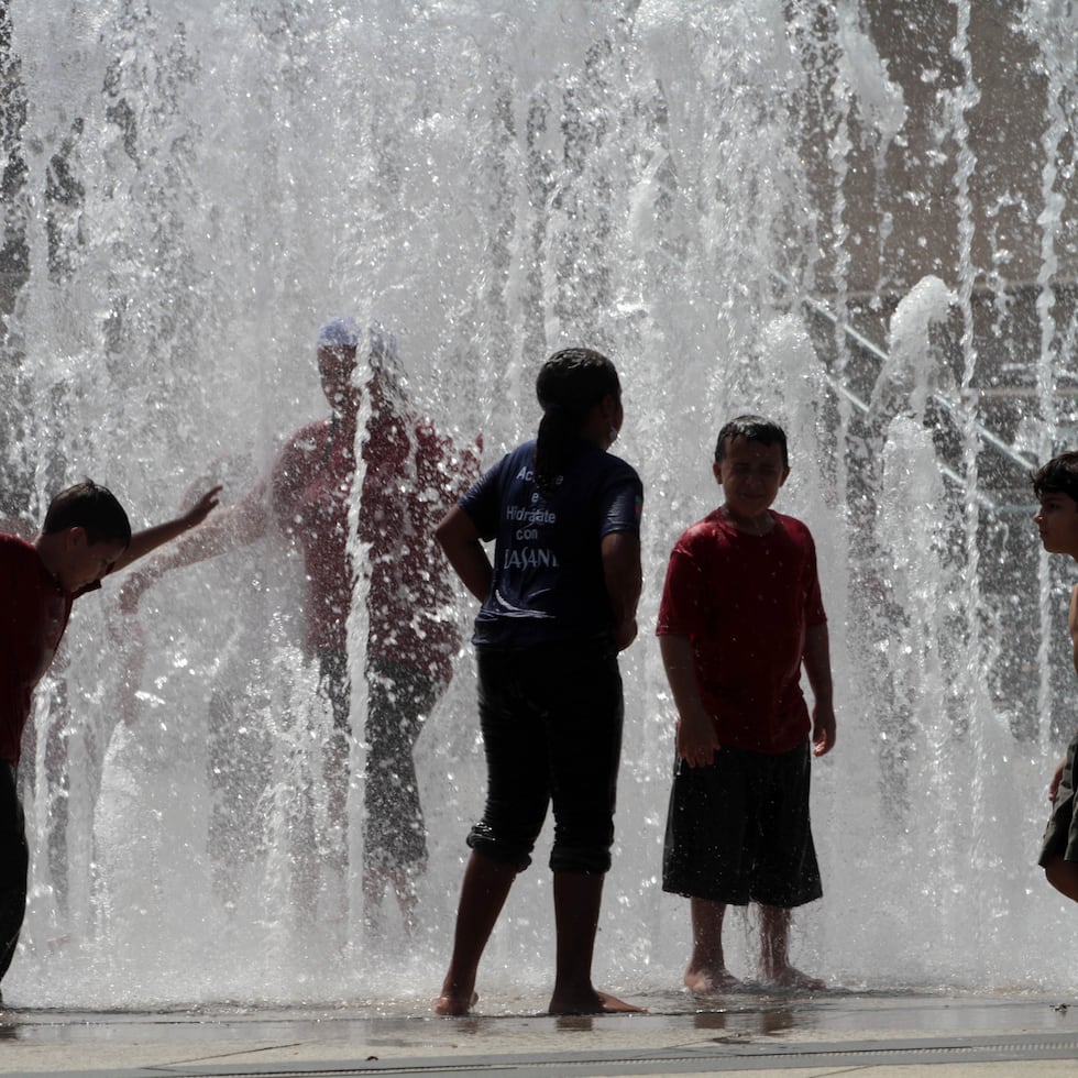 El estrés térmico puede tener graves consecuencias para la salud de los niños, como la deshidratación y el golpe de calor.