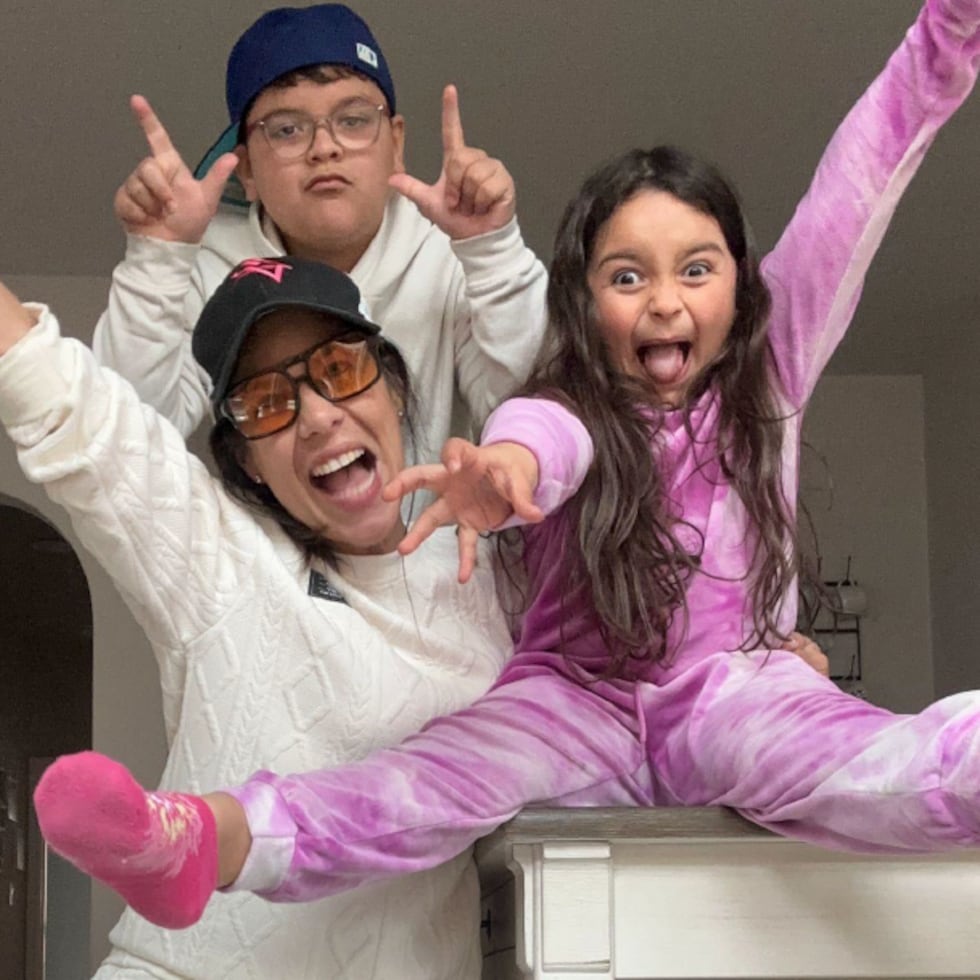 Noreliz Latorre es “Mami Nori” para sus nietos Alejandro de 12 y Amalia de 9.