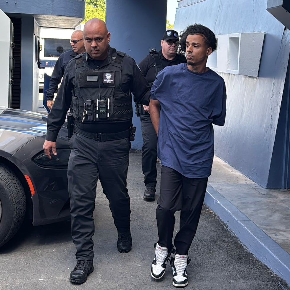 La Policía informó que dos hombres permanecen detenidos un día después del asesinato de un turista en el Viejo San Juan.