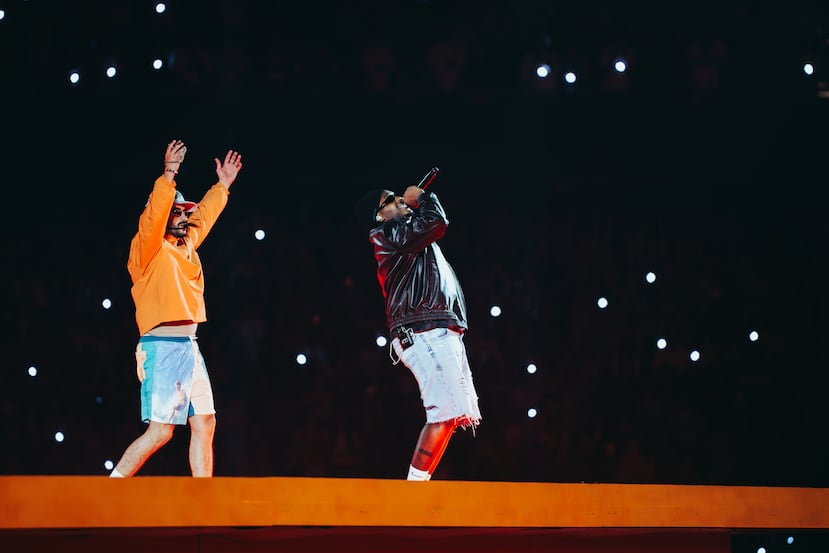 Bad Bunny, a la izquierda, cantó junto al panameño Sech el tema “Ignorantes” y un remix de “Otro trago”.