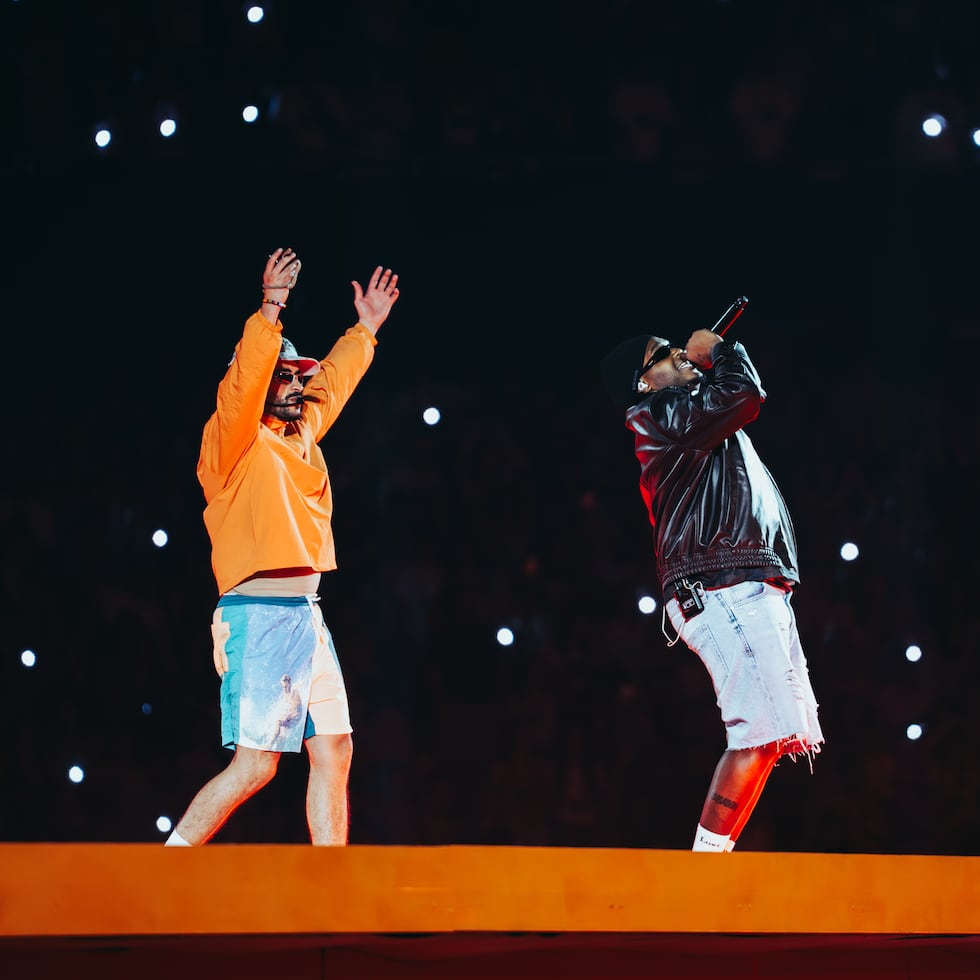 Bad Bunny, a la izquierda, cantó junto al panameño Sech el tema “Ignorantes” y un remix de “Otro trago”.