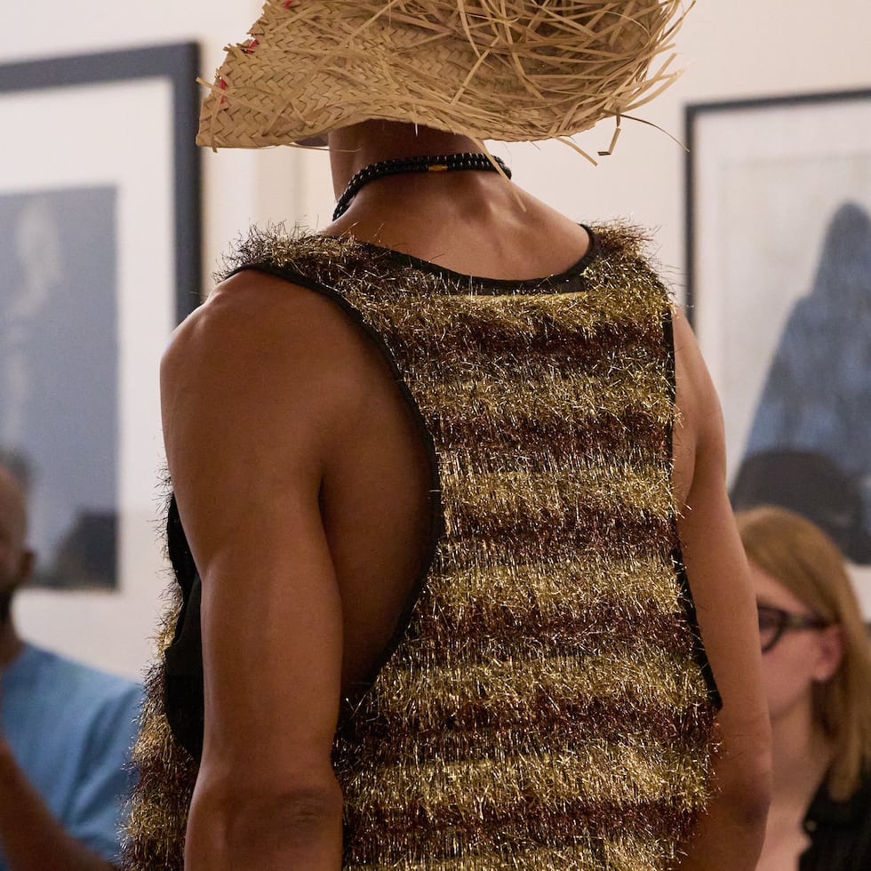 Sagaboi es una firma de moda, fundada por el trinitense Geoff K. Cooper, cuya estética está enraizada a la cultura caribeña.