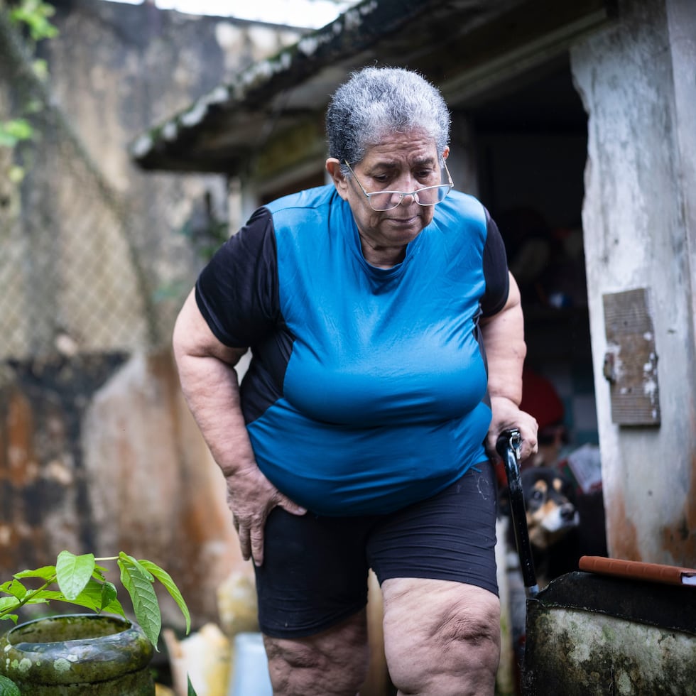 Rosa Félix García has lived in the Venezuela neighborhood in Río Piedras for 33 years, more than half of them without electricity service.
