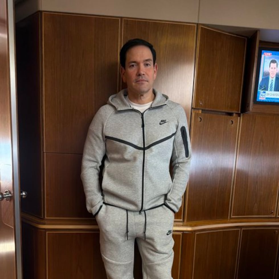 Fotografía tomada de la cuenta @StevenCheung47 en X del director de comunicaciones de la Casa Blanca, Steve Cheung, que muestra al secretario de Estado de Estados Unidos, Marco Rubio.
