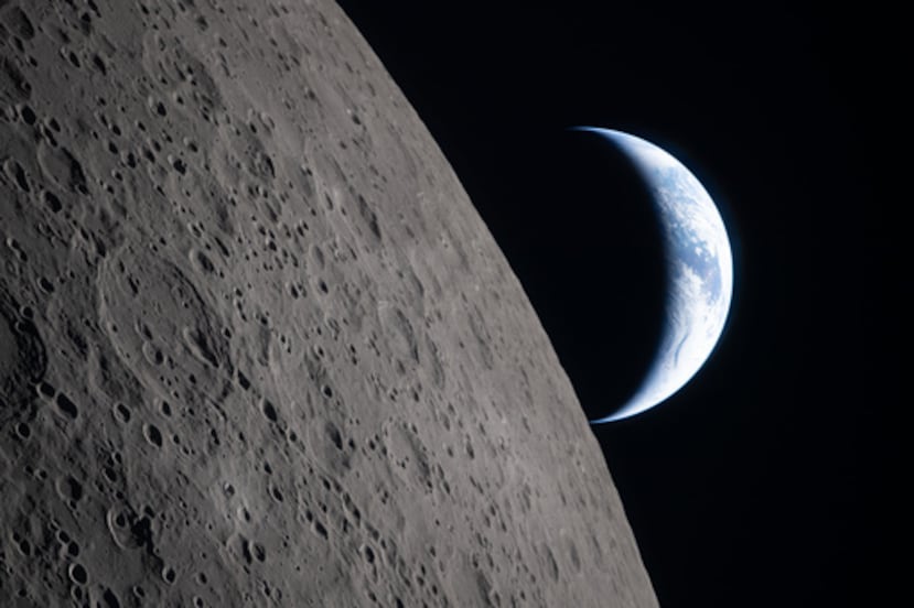 La tripulación del Artemis II captó esta vista mientras la Tierra se oculta tras la Luna durante un sobrevuelo lunar, el 6 de abril de 2026. (NASA vía AP)