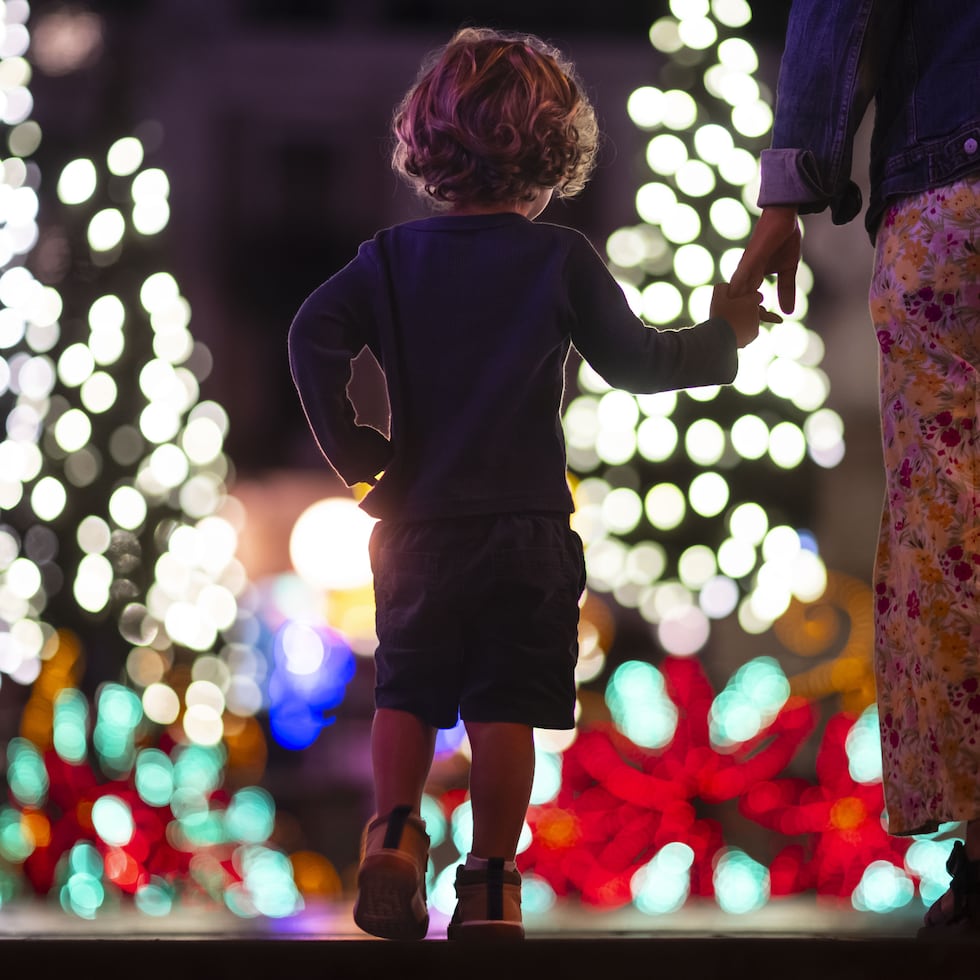 El tiempo seguirá su paso inexorable acompañado de cambios; lo importante es compartir nuestras tradiciones con cada generación para que las abracen, las reinterpreten al sentirlas suyas y las mantengan vivas.